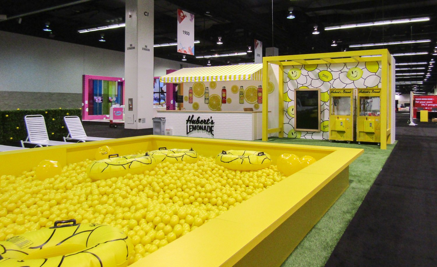 custom-exhibit_huberts-lemonade